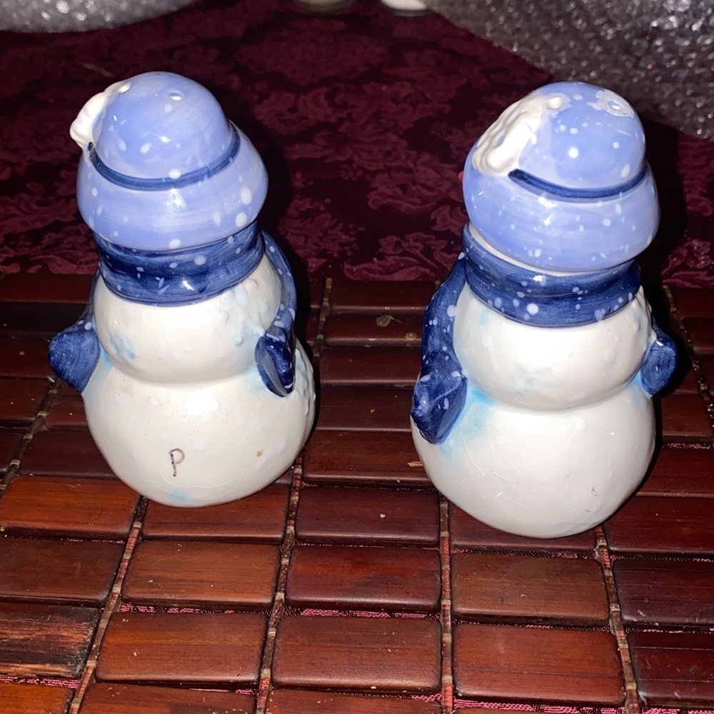 BX49 Vintage Ceramic Snowman Couple Christmas Holiday Salt Pepper Shakers. 4.5” - Picture 5 of 5
